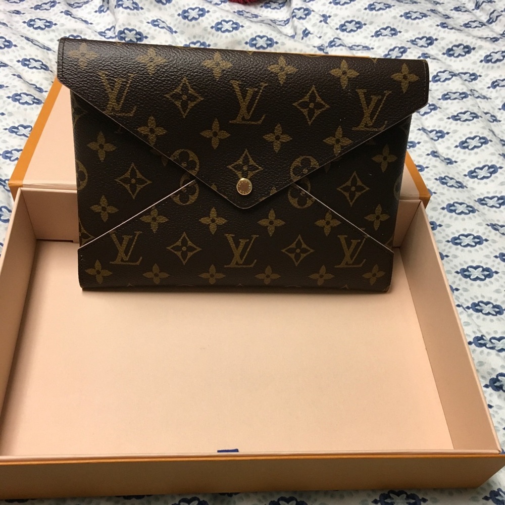 Louis Vuitton clutch 100Authentic